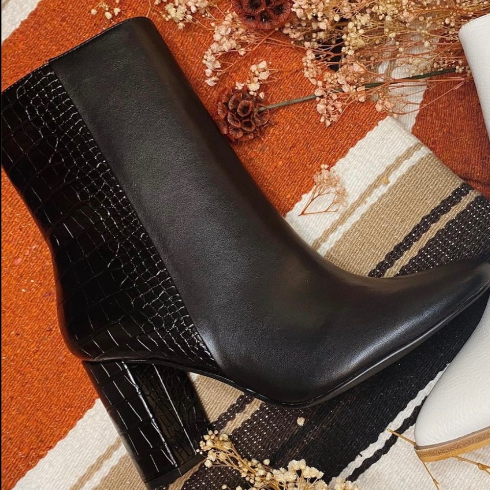 Black, Crocodile patterned booties,Chinese Laundry